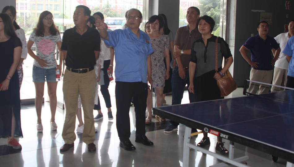 山東省新聞出版局、山東文藝出版社領(lǐng)導(dǎo) 蒞臨集團考察工作 第 3 張 山東省新聞出版局、山東文藝出版社領(lǐng)導(dǎo) 蒞臨集團考察工作 第 3 張