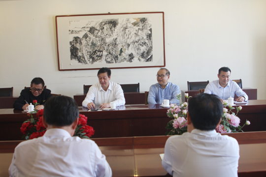 三門峽市國(guó)資委考察團(tuán)來臨沂新華考察調(diào)研 第 4 張