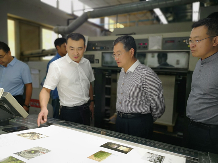 山東省新聞出版廣電局領導蒞臨臨沂新華參觀指導工作 第 5 張